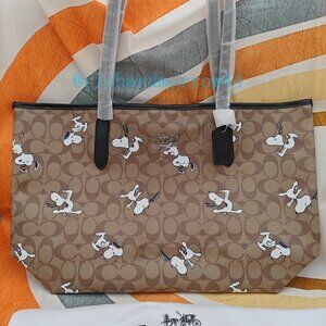 Coach X Peanuts City Tote In With Snoopy